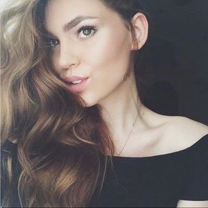 Meet your Posher, Rebekah Celeste ⚡️